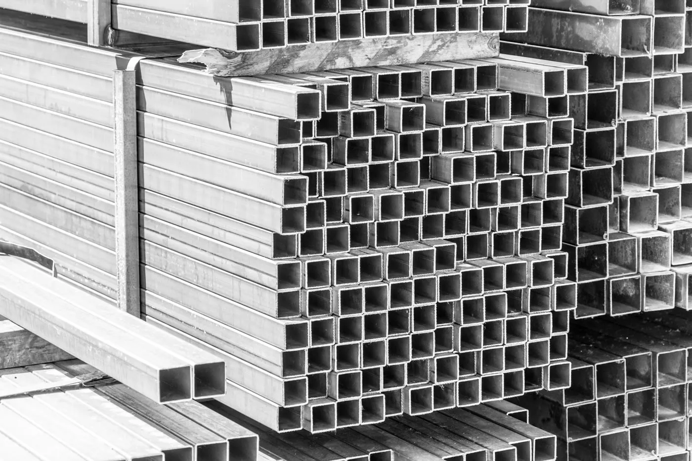 Metalon Galvanizado ou Metalon Comum: Qual a Diferença e Qual Escolher?